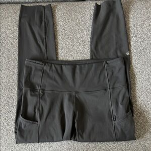 Lulu lemon gray active cropped Leggings with pockets